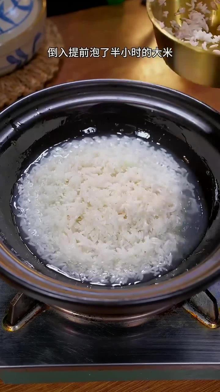 做法超简单又好吃的煲仔饭,巨香,一口下去超满足～