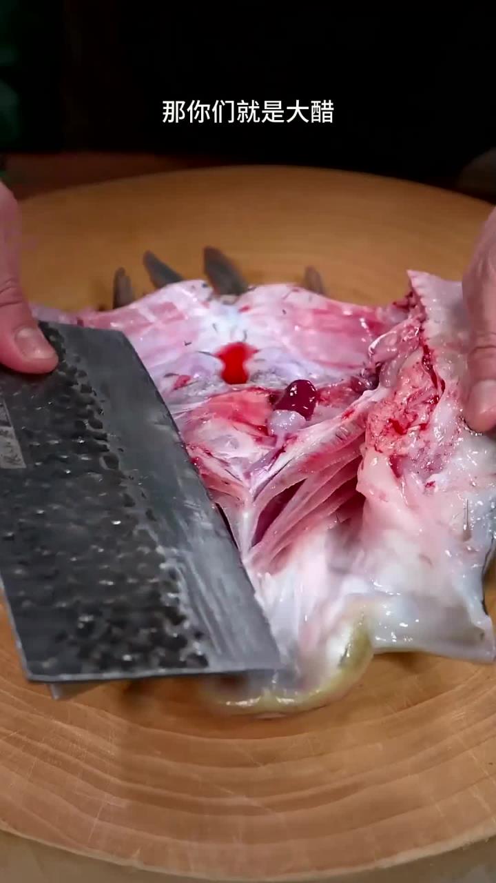 剁椒鱼头的绝妙制作方法!鲜香入味,舌尖上的美味!轻松学会