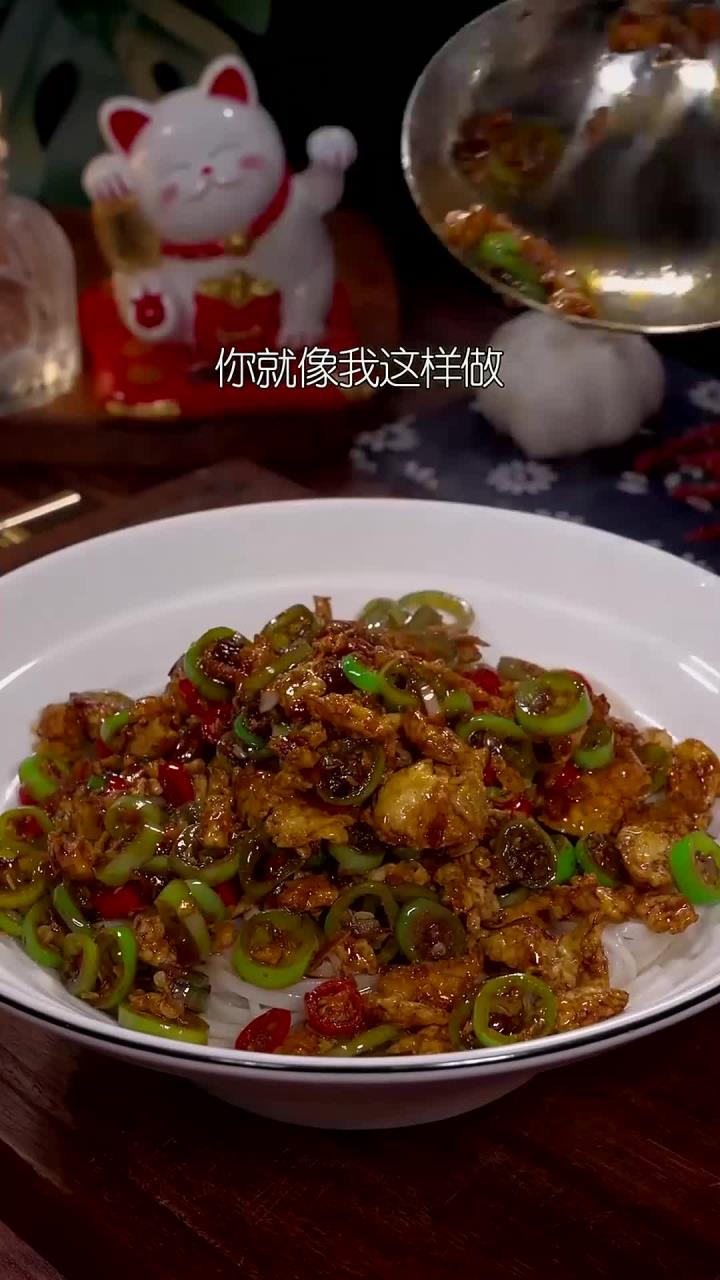 以后要是想吃青椒鸡蛋面,你就像我这样做,做法简单特别好吃