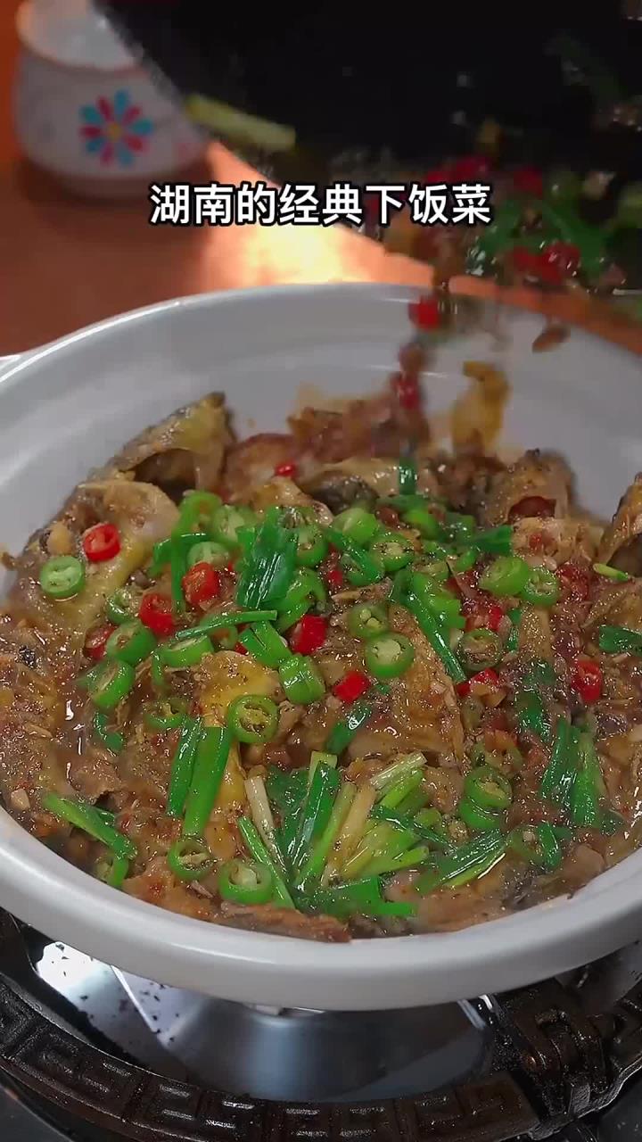 分享一道湖南下饭菜,黄骨鱼焖荷包蛋～汤汁拌饭都能吃几碗