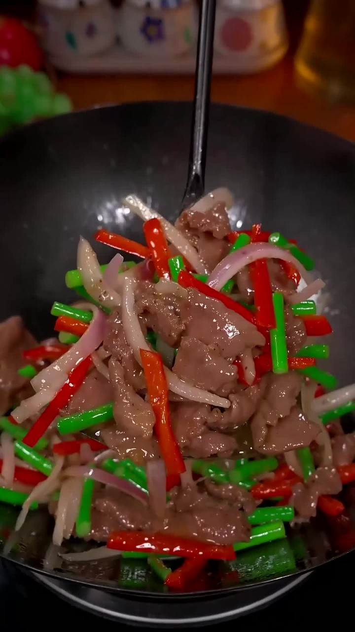 以后想吃黑椒牛肉片就自己在家安排,这样做的黑椒牛肉片真的太香了