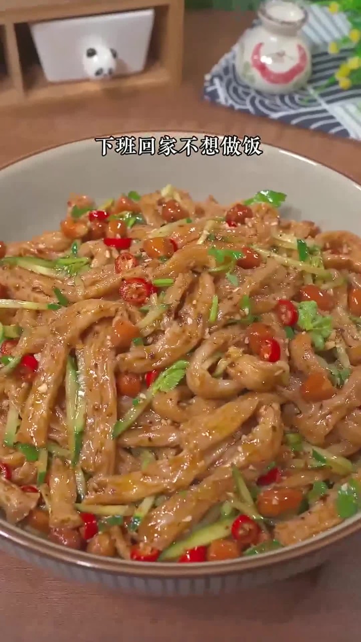 下班回家不想做饭,就来一盆酸辣爽口的凉拌牛筋面,太过瘾