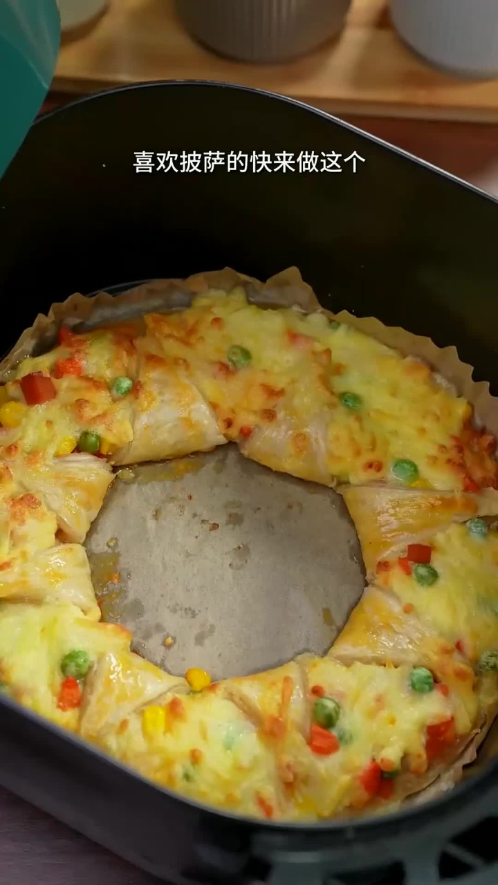 快来做这个简单又好吃的空气炸锅手抓饼披萨,学会了从此披萨自由