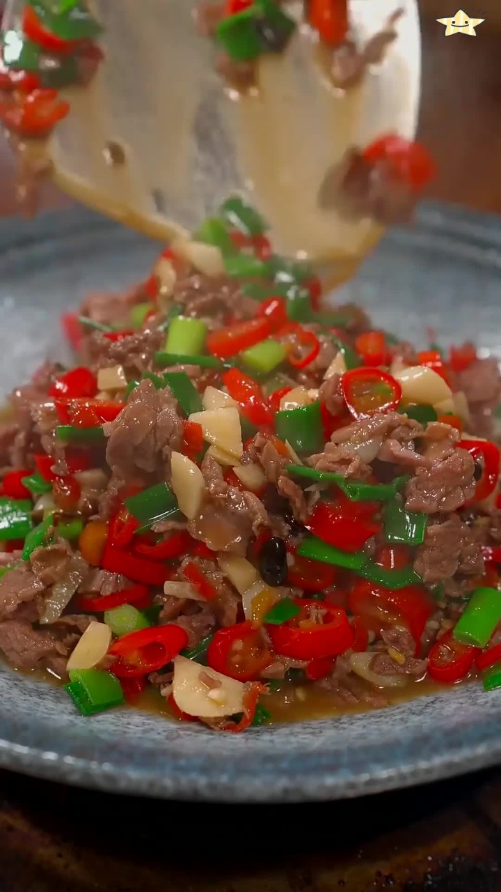 剁椒汆牛肉,香气四溢,拌饭必备美味!