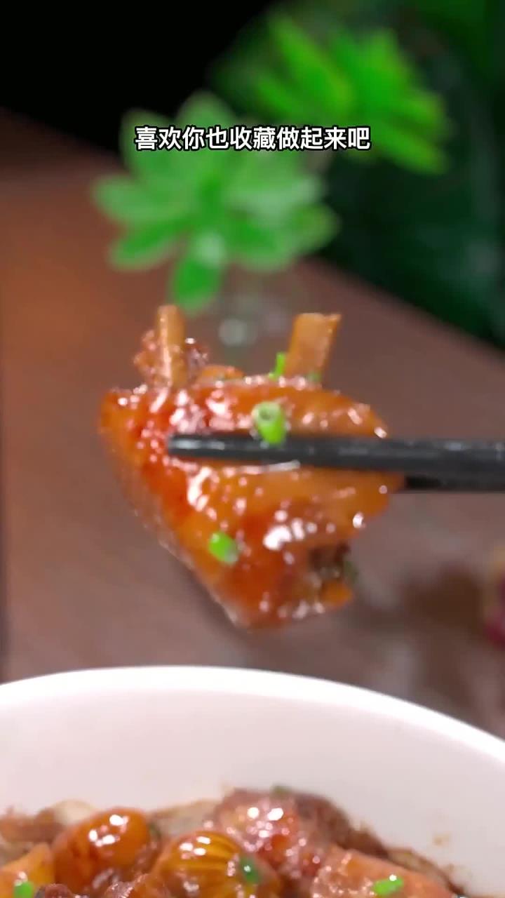 板栗烧鸡这样做,三碗米饭都不够吃,粉粉糯糯的板栗加上皮焦肉嫩的鸡翅,真的太香了