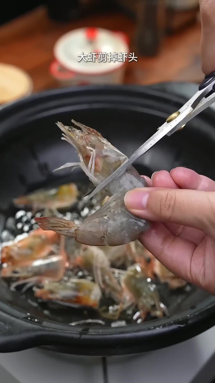 天冷了就来碗热乎乎的牛肉鲜虾砂锅粥,好喝又营养
