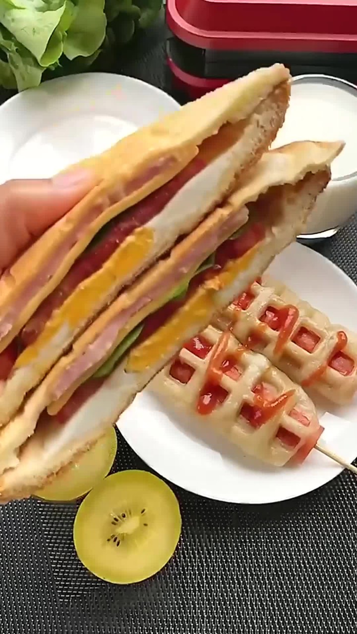 我家的标准早餐:三明治搭配牛奶,简单又美味～