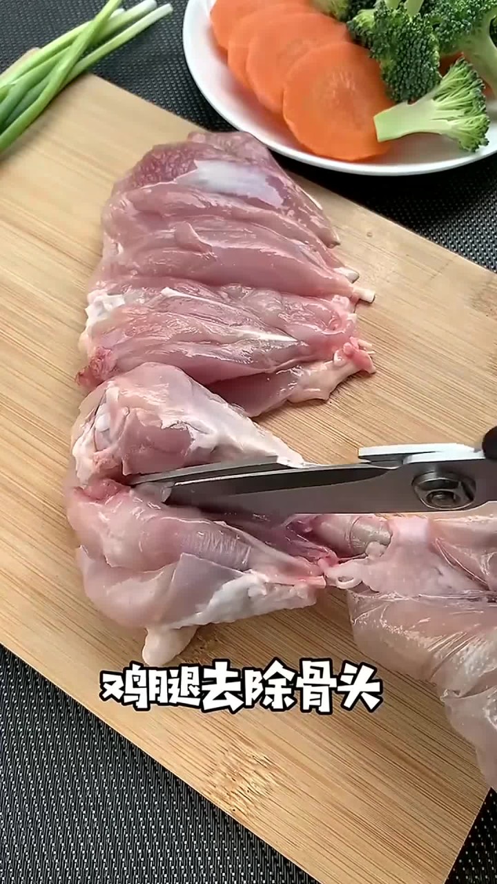 外面的奥尔良鸡腿饭,在家轻松就能复刻,实在太美味啦～酱汁拌