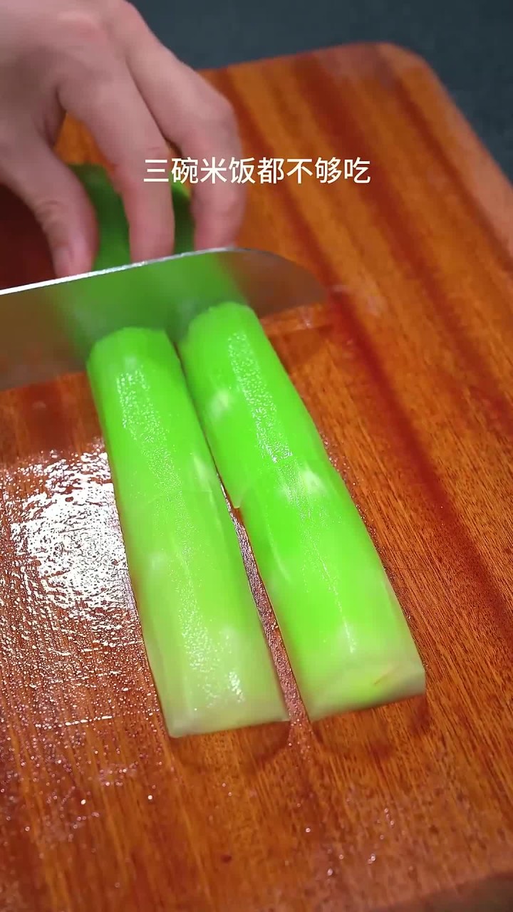 莴笋炒肉你像我这样炒，清脆爽口不油腻，还特别下饭