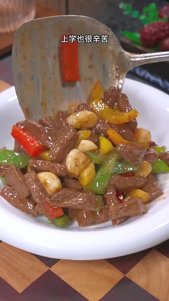 轻松在家制作黑椒牛柳!鲜香滑嫩,适合全家分享的美味秘诀!
