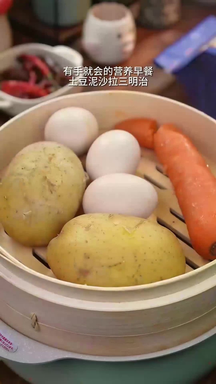 捏一捏就能成功的,土豆泥沙拉鸡蛋三明治