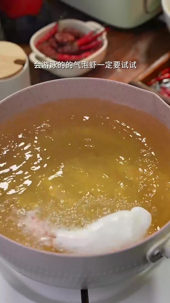 在油锅里游泳的大虾有吃过吗,一口一个的气泡虾真的巨好吃呀