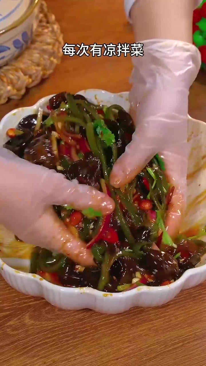 家里来客人，给他安排这个凉拌菜，老公特别有面子～