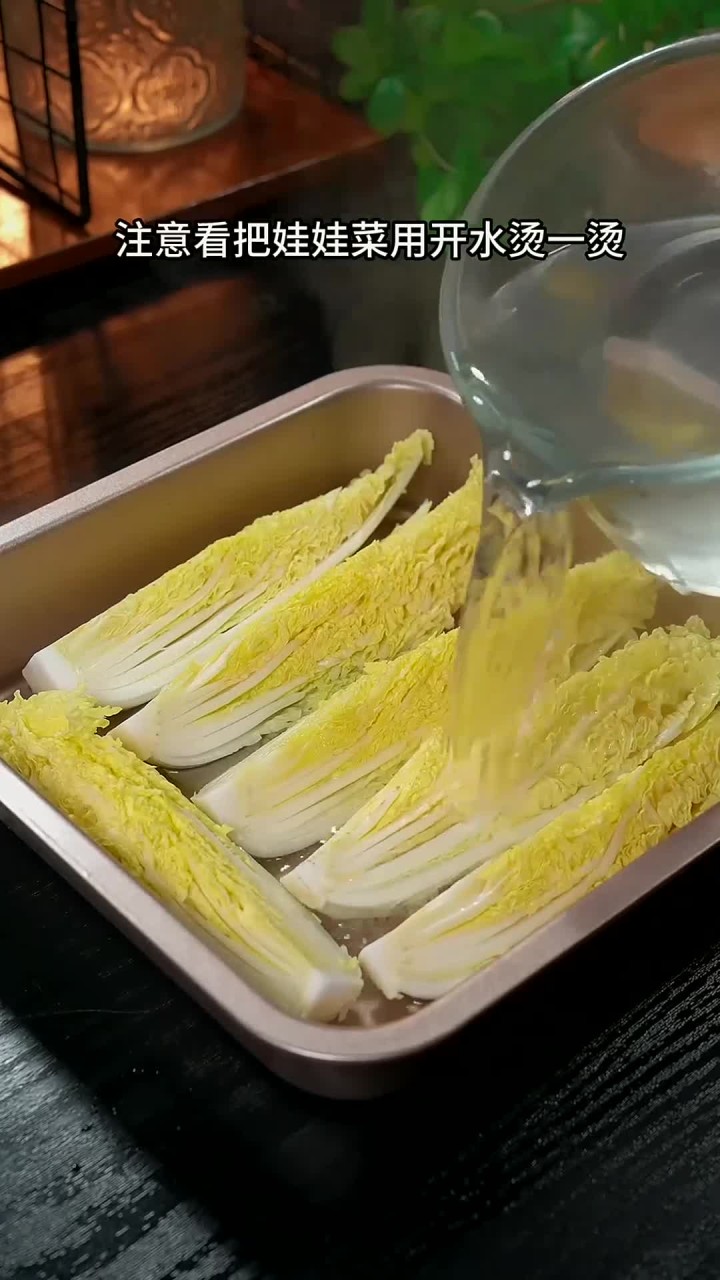 谁能想到娃娃菜用开水烫一烫,出锅就是一道大小朋友都爱吃的美食～