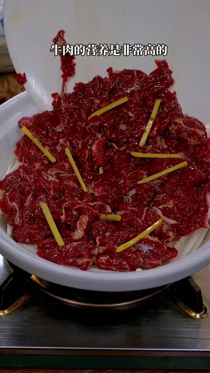 不加一滴水的金针菇牛肉煲,做法简单,好吃又营养