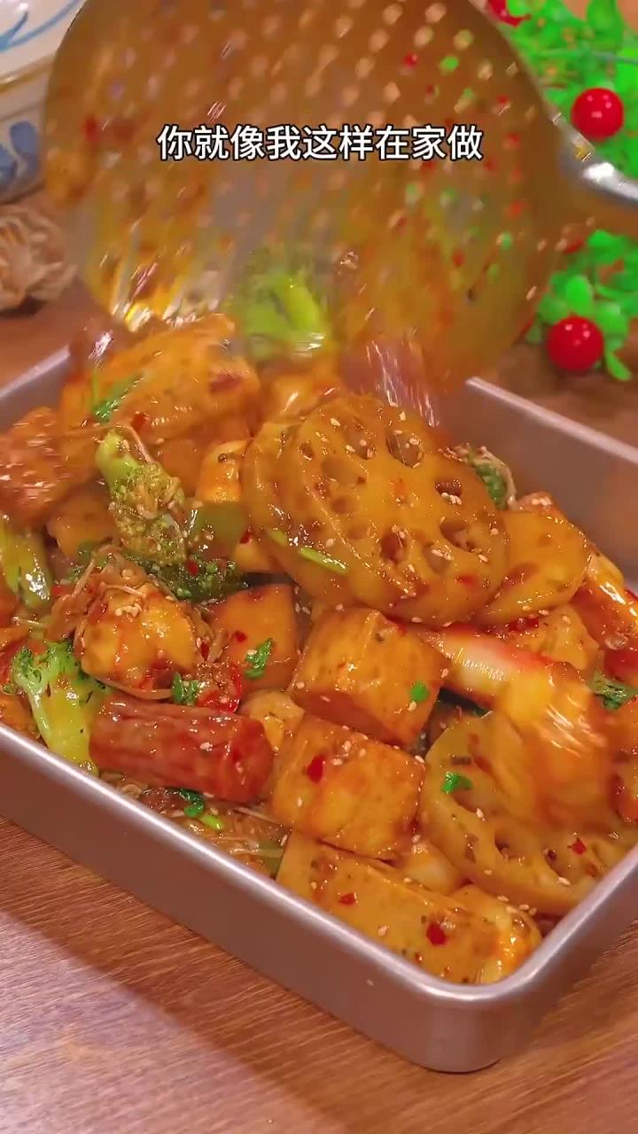 麻辣香锅做法简单,好吃又下饭～