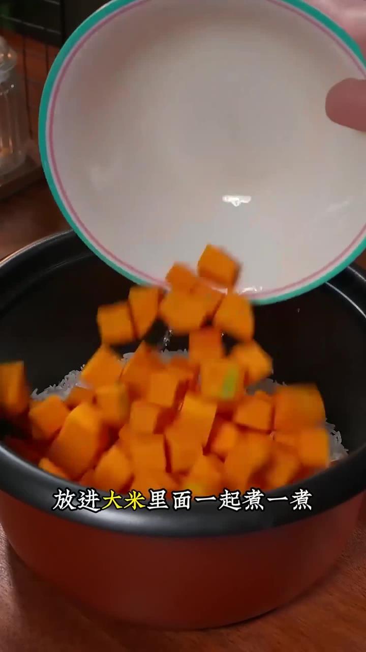 妈妈们必学!10分钟就能做出比西餐厅还要好吃的咖喱虾盖浇饭,简单易做不翻车,专治不