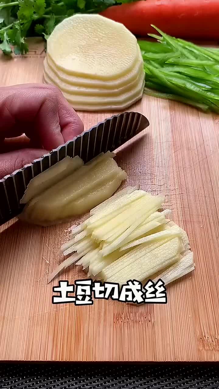 筋饼包春卷,做法简单,美味又劲道,随心享受!