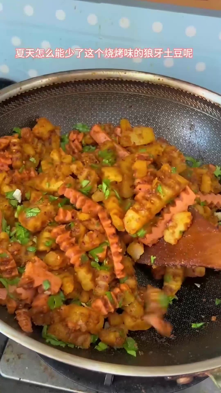 夏天怎么能少了这个烧烤味的狼牙土豆呢?在家两三分钟,轻轻松松就能搞定