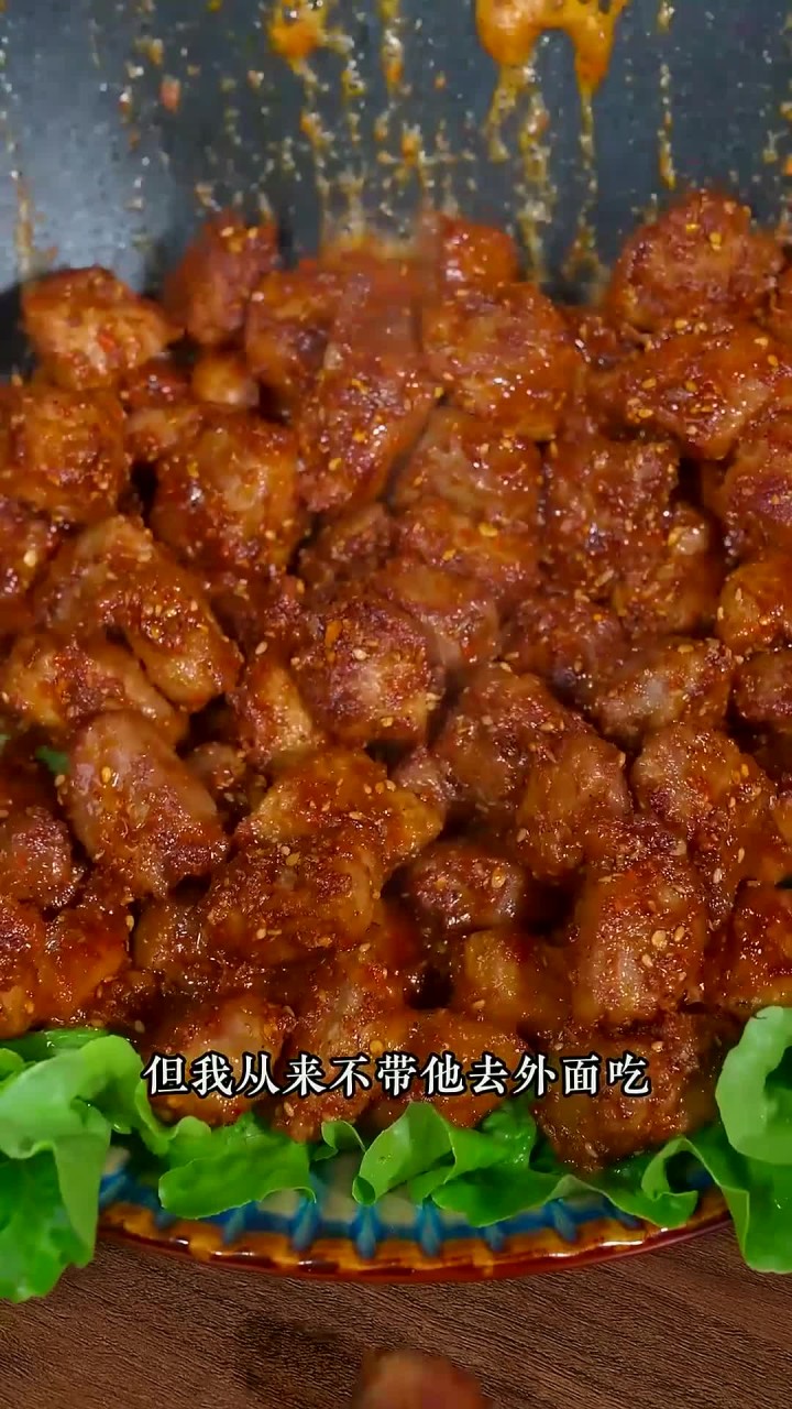 我家孩子特别爱吃烤肉串，但我从来不带他去外面吃，在家在家做实在太简单了，干净又卫