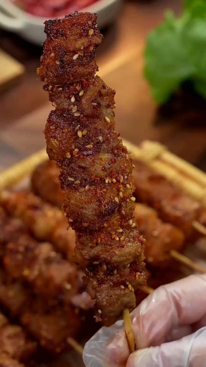 不用去淄博更不用排队,在家也能吃到巨好吃的烤五花肉串,做法超简单一学就会