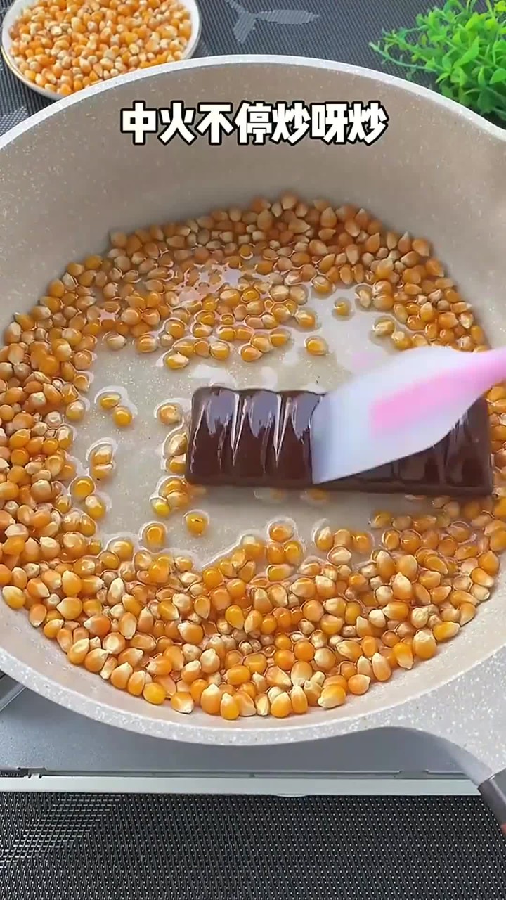 在家给孩子做爆米花,做法简单,孩子超喜欢!