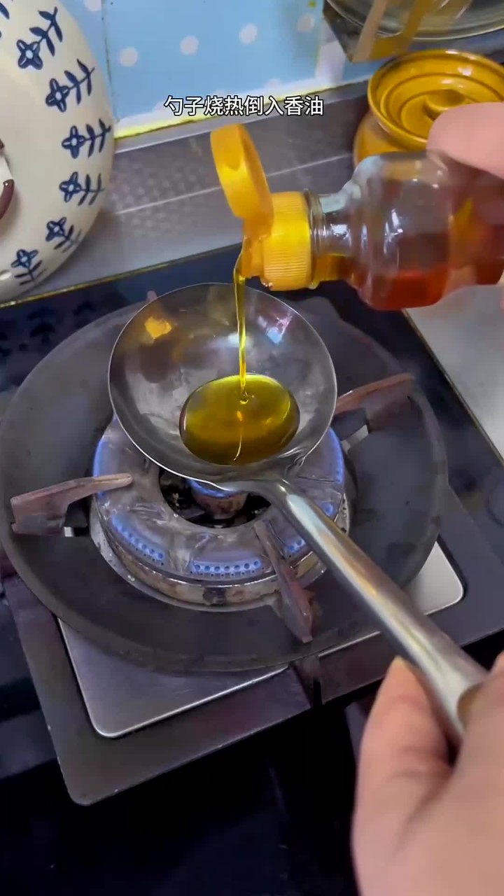小时候一咳嗽,奶奶就会给我们做这个红糖姜丝炒鸡蛋,做法简单作用可不简单