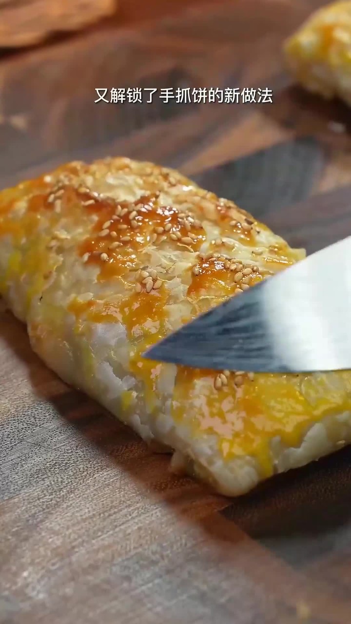 又解锁了手抓饼的新吃法啦,用空气炸锅做的手抓饼版山姆牛肉卷,一口下去拉丝又好吃