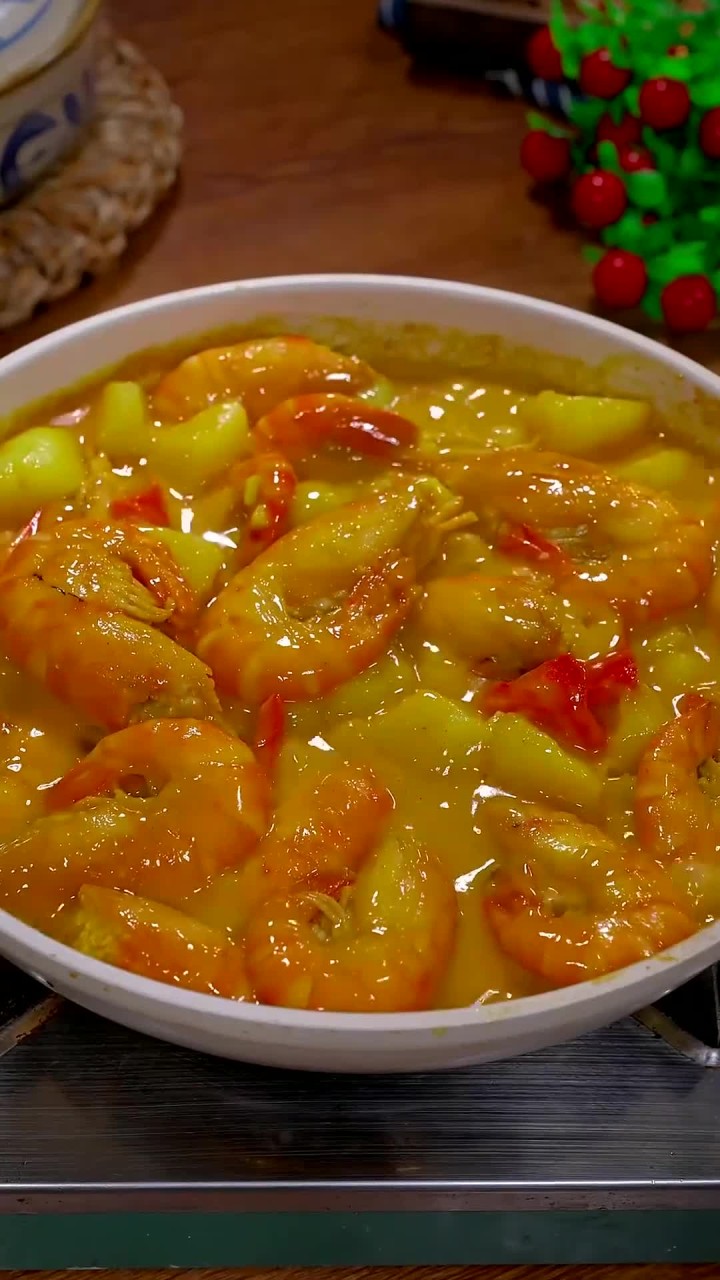 咖喱大虾做法,每一只大虾裹满咖喱酱,太好吃了～