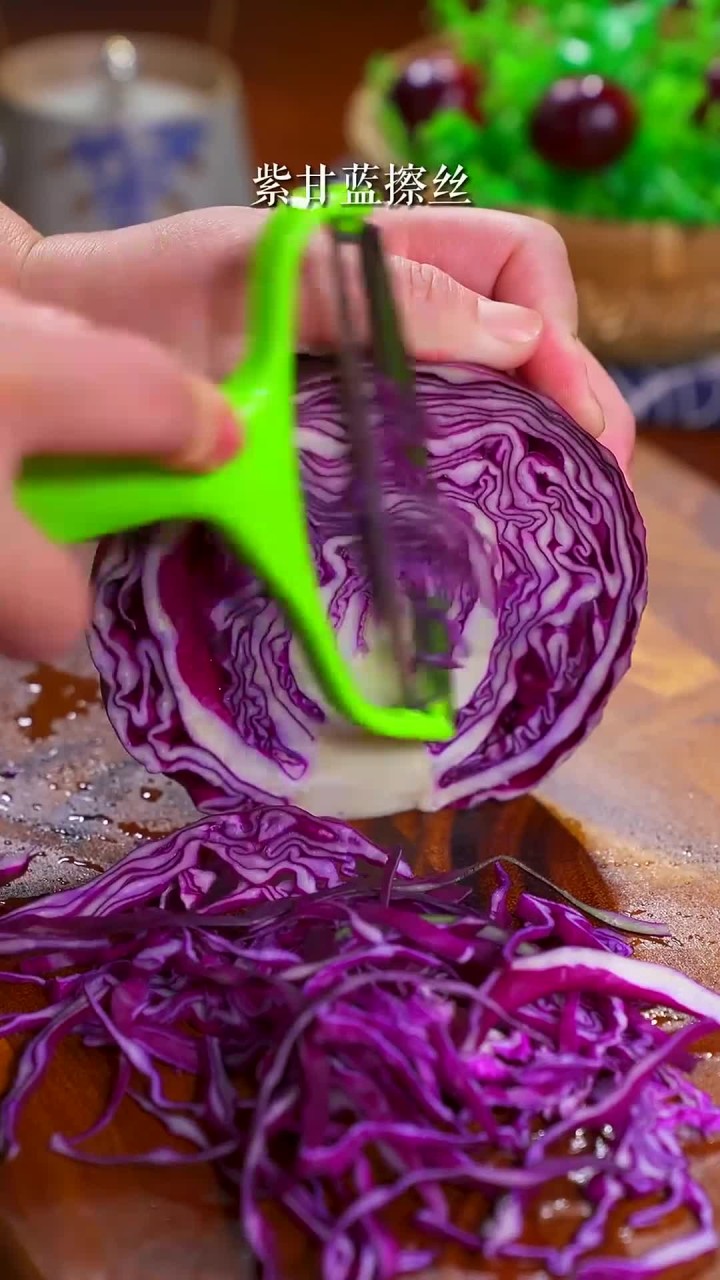 很适合晚餐吃的蔬菜沙拉，清脆爽口，味道浓郁，好吃还没负担