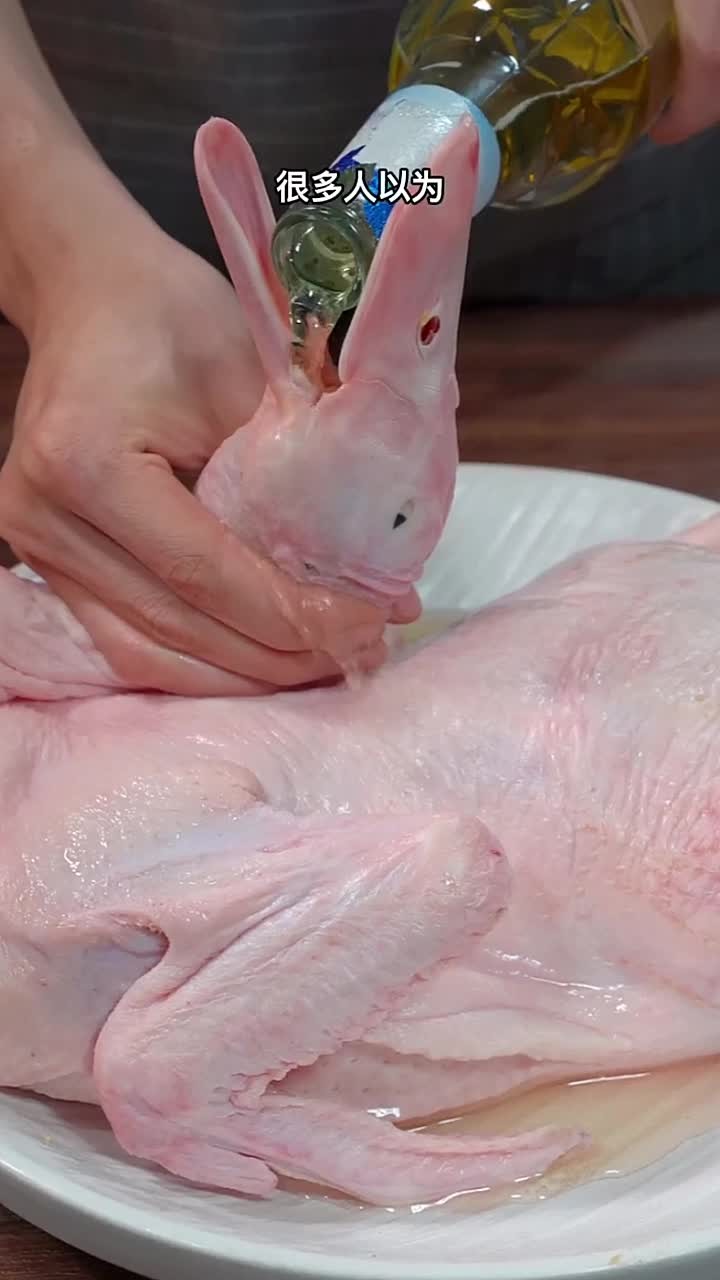 啤酒鸭的家常做法,做法简单、好吃又下饭,一家人都爱吃～你也赶紧试试吧～