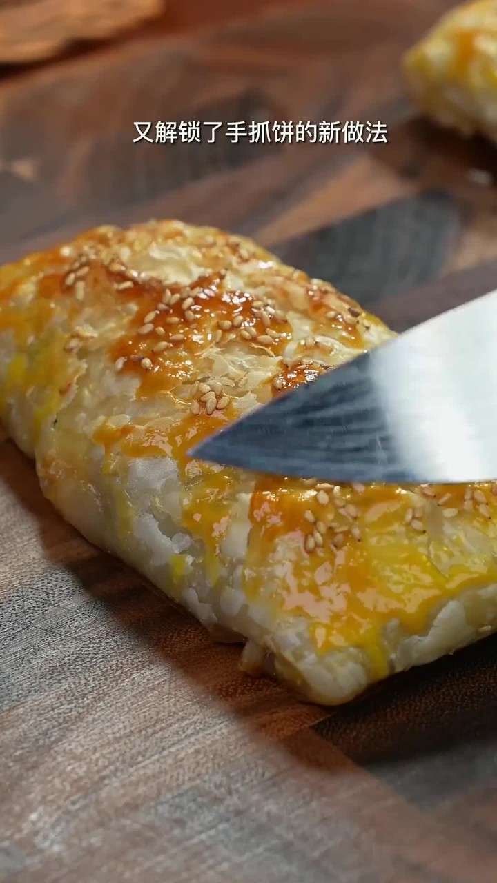 又解锁了手抓饼的新吃法啦,用空气炸锅做的手抓饼版山姆牛肉卷,一口下去拉丝又好吃