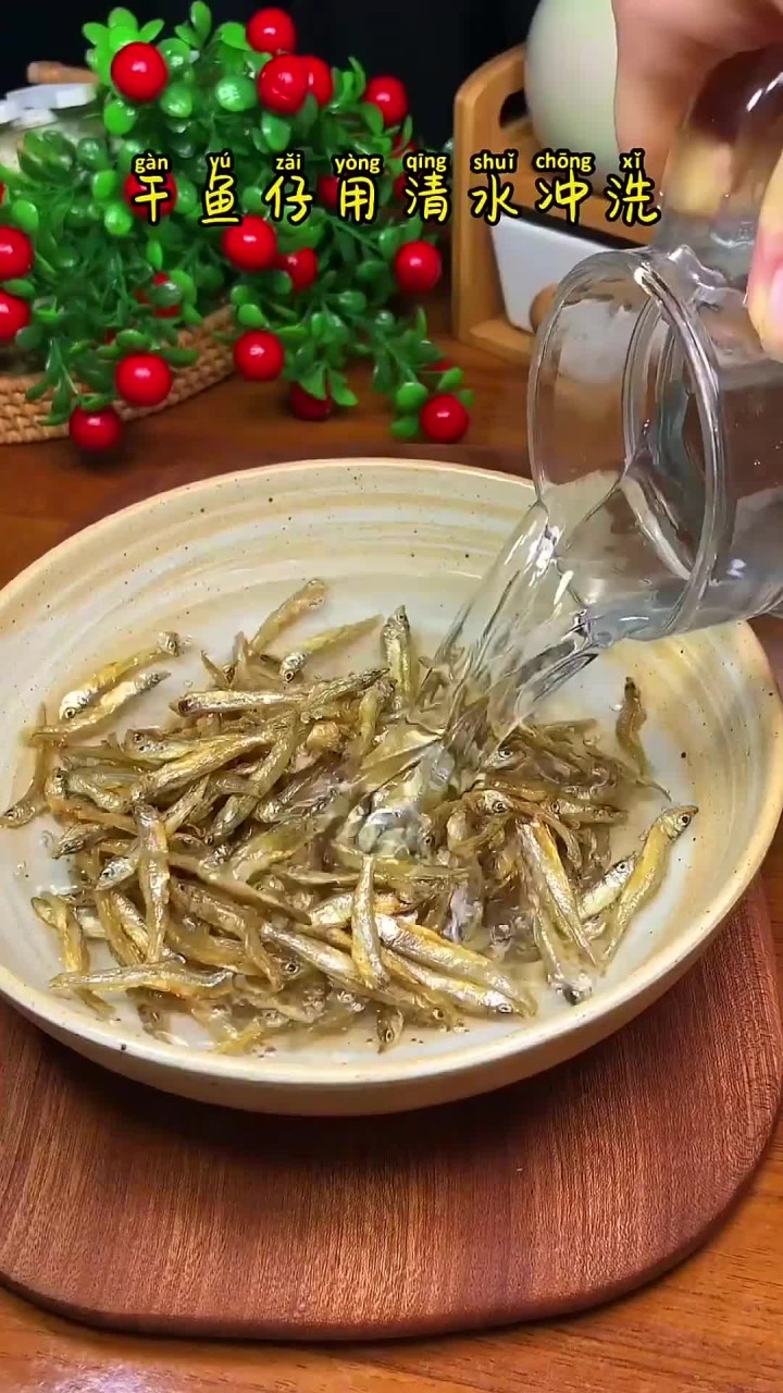 农家小干鱼这样炒非常香，下饭下酒必备