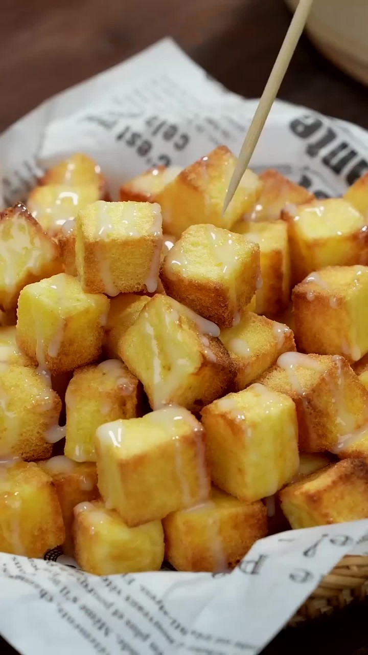 我用空气炸锅烤的奶香小馒头尽然把隔壁小孩都馋哭了，又酥又脆，简直好吃到爆，不信你