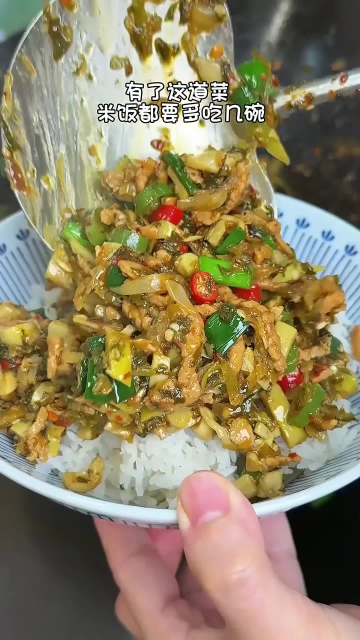 夏天没有胃口时就安排这个酸菜小笋炒肉，真的好开胃嘎嘎下饭！