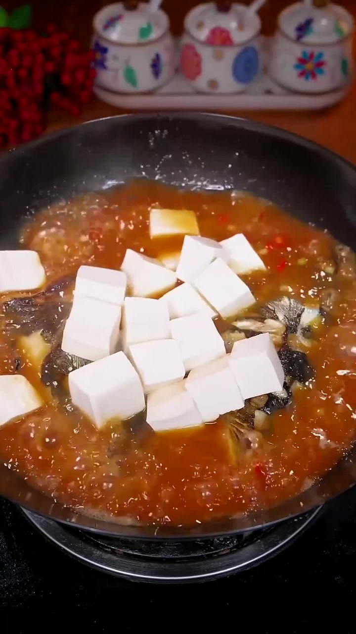 雄鱼头不要每次都清蒸，做道汤鲜味美的鱼头炖豆腐，真的太香了