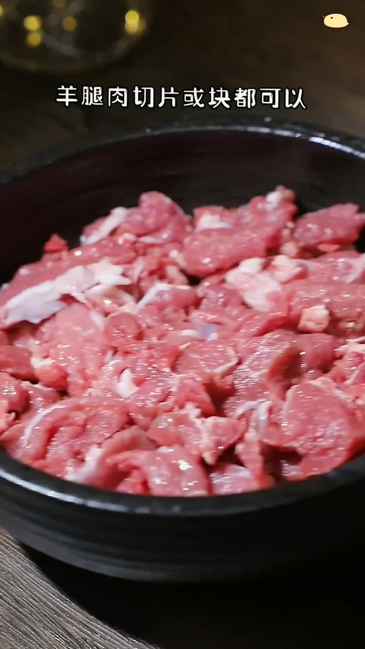 孜然羊肉这么做,鲜嫩入味,配上卷饼,真是好吃到停不下来~