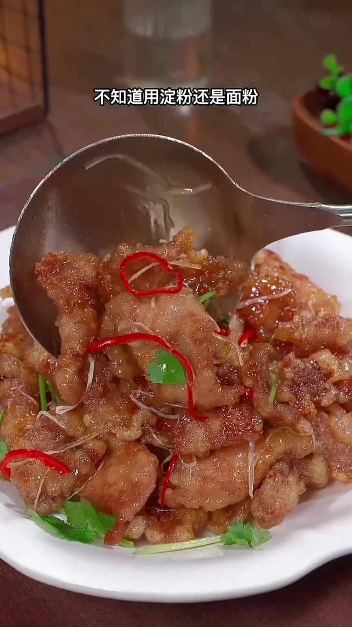在东北菜馆桌桌必点的锅包肉,外酥里嫩、酸甜不腻,建议收藏保存!
