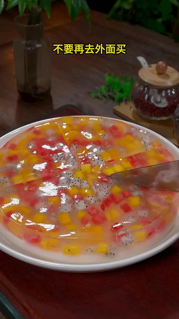 马上六一儿童节了，快给孩子做个水果果冻蛋糕吧，简单又好吃～