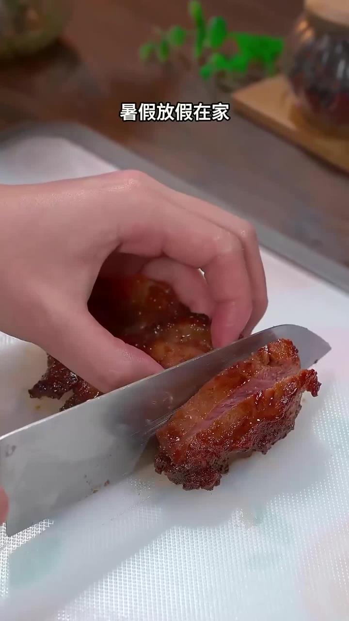 孩子要是想吃肉了、你就像我这样做成椒盐的，椒香酥脆，看一眼就学会