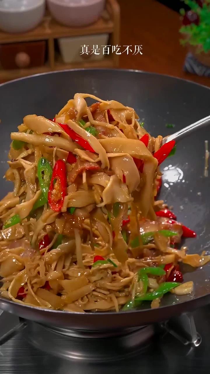 如果你每天吃饭没什么胃口，就试试这个小炒糯米笋，脆嫩爽口，好吃又下饭