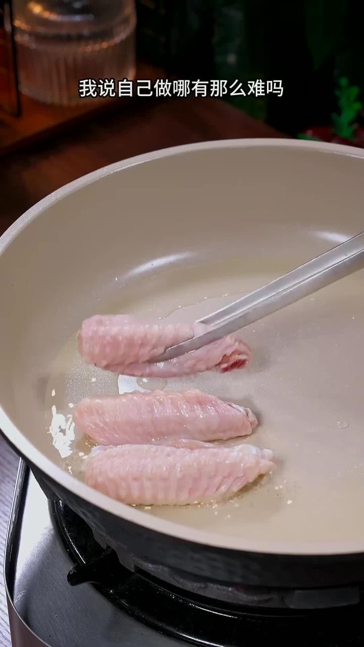 《香辣干锅鸡翅虾:美味诱惑,让全家停不下来!》