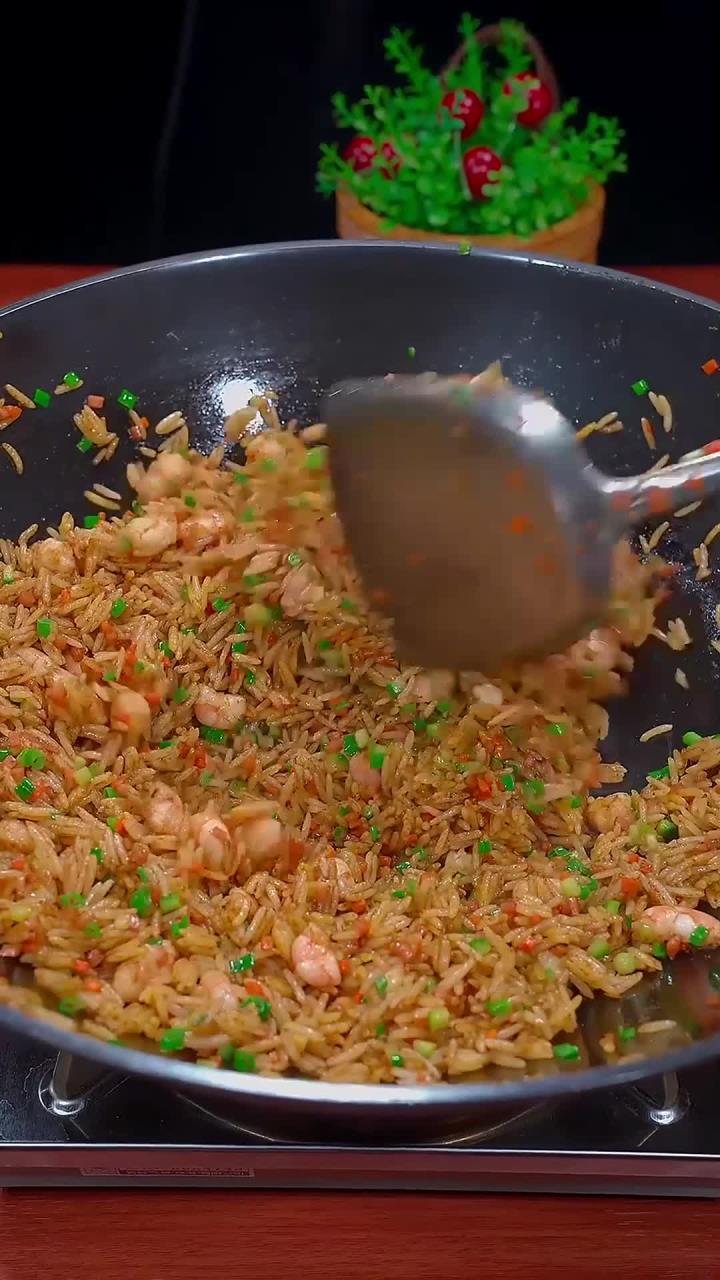 孩子想吃扬州炒饭,动手做这个食谱,香味扑鼻、一口接一口,真