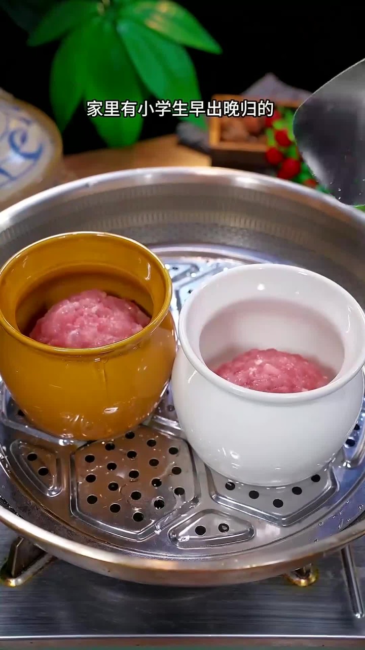 妈妈们学会这个瓦罐肉饼汤,汤鲜味美,大人小孩都爱喝～