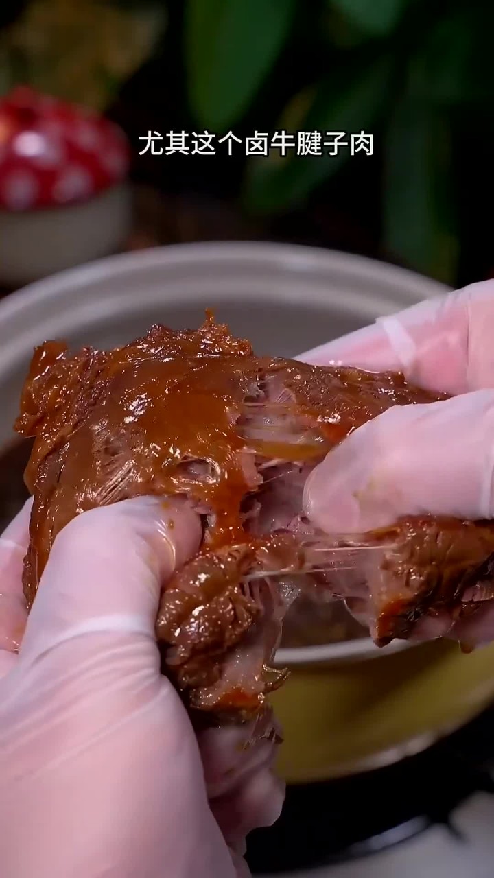 我家经常吃这个牛腱子肉,酱香浓郁,软烂入味,自己在家做不仅简单还干净放心,平时早