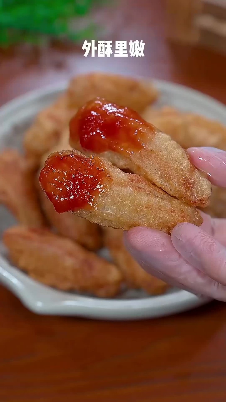 蒜香炸鸡翅,外脆内嫩,放凉也不软,一口就爱上!
