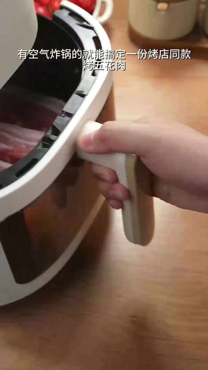 下班回家一定得来一顿烤五花肉串呀,做法简单还好吃