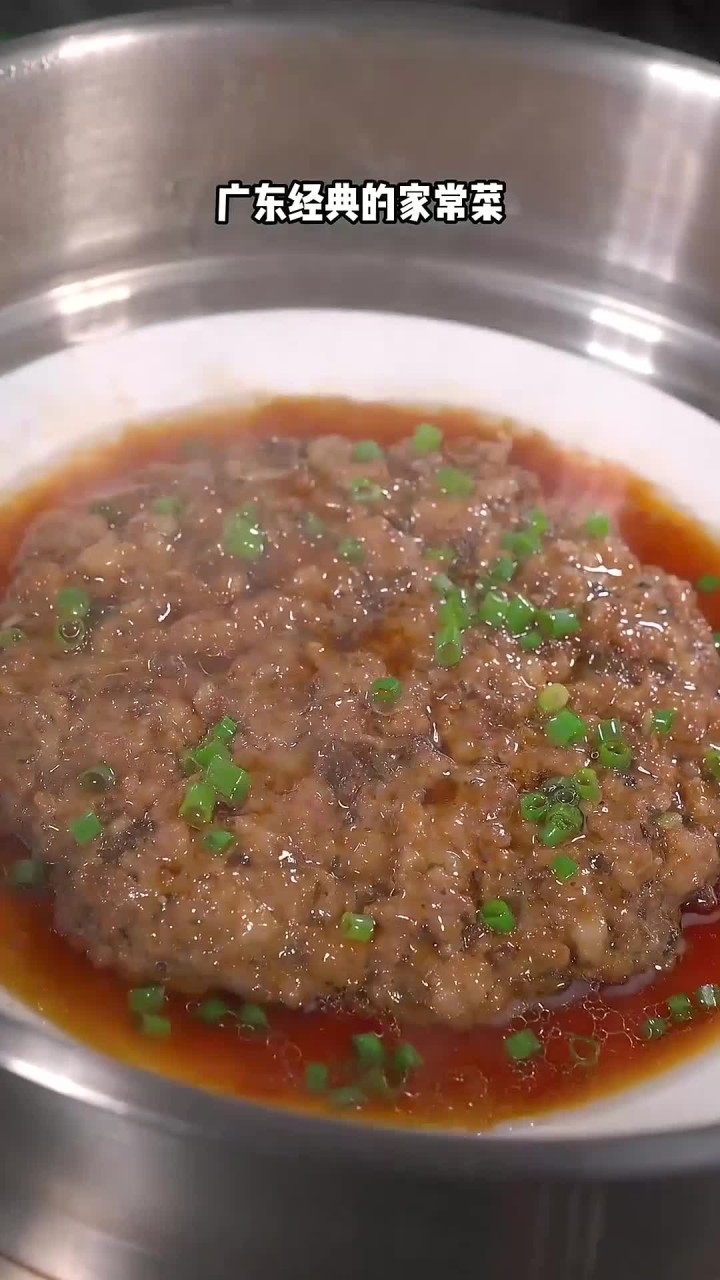 广东经典的家常菜，梅菜蒸肉饼！