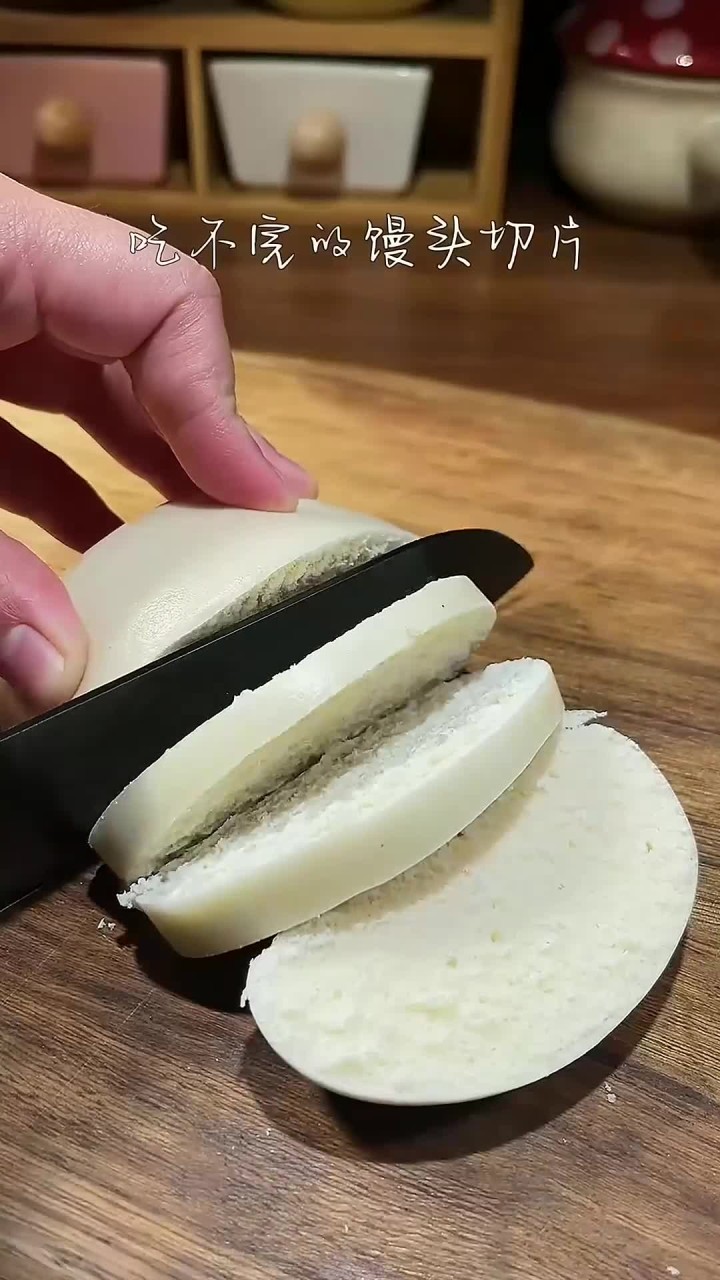 馒头别在啃着吃了,试试用空气炸锅烤馒头片酥脆酥脆比烧烤店还要好吃