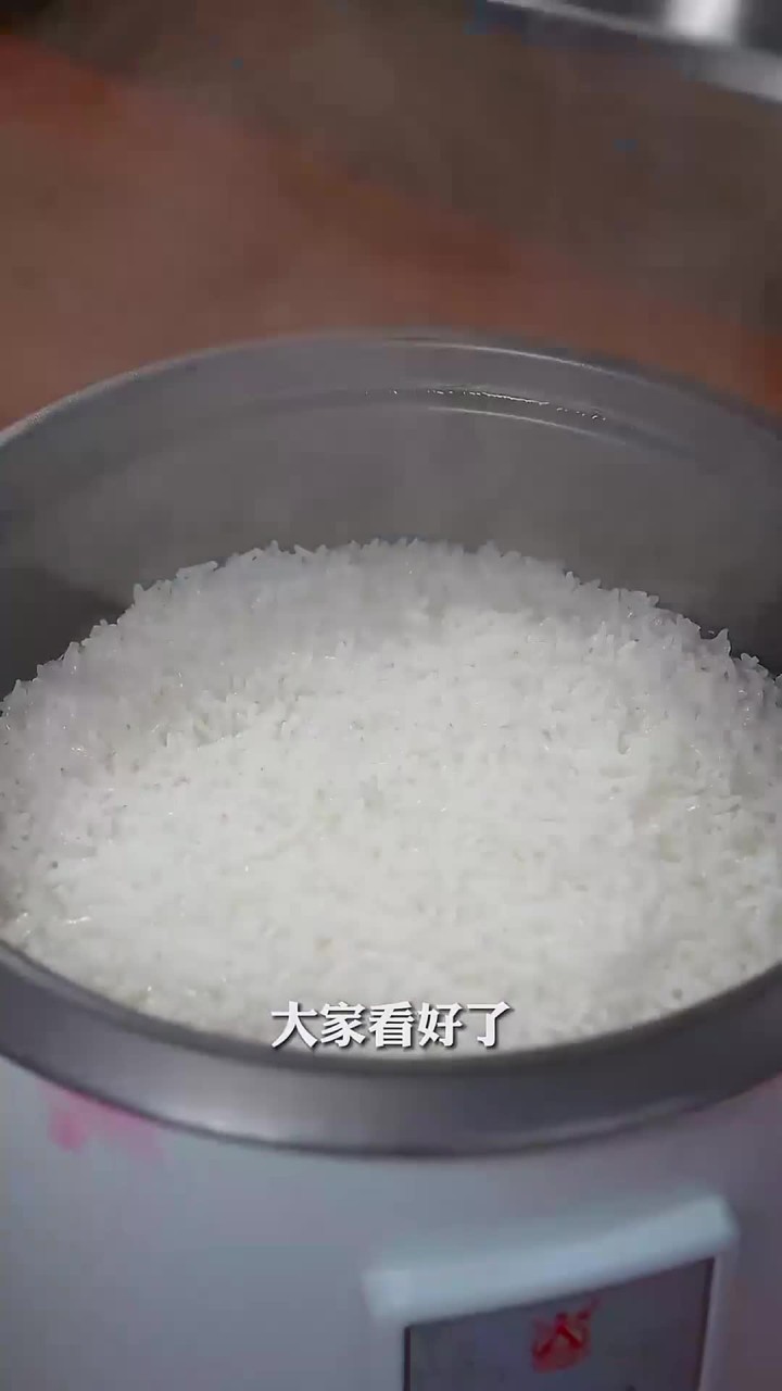 开学了,孩子超爱吃的咖喱虾盖饭您可一定要收藏学起来了,简单好做10分钟就能完成!专